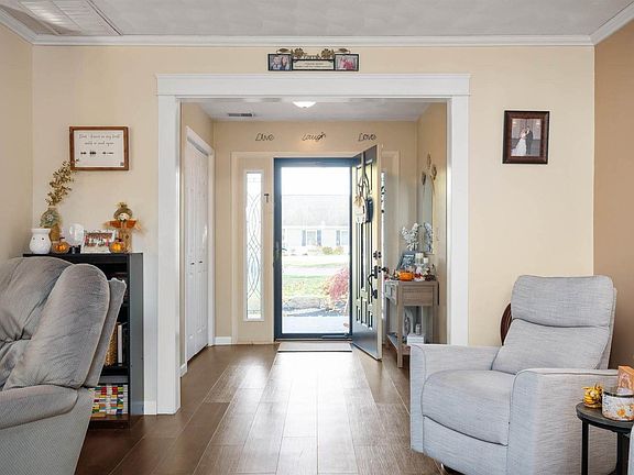4th image of 5105 N Leslie Dr