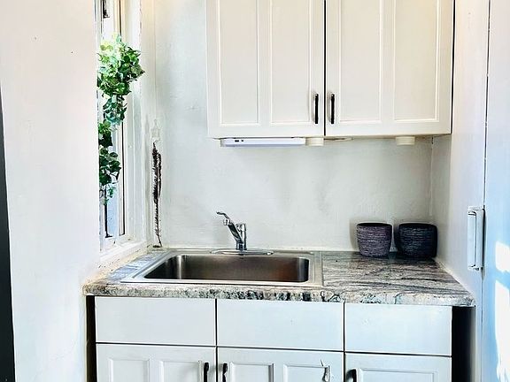 3rd image of 247 Elizabeth St #14