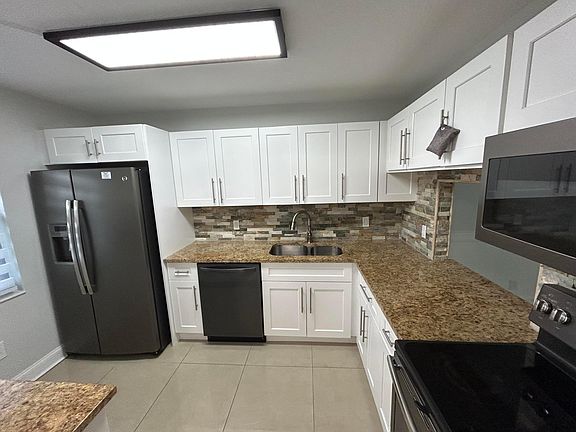 3rd image of 140 Lake Nancy Lane #115