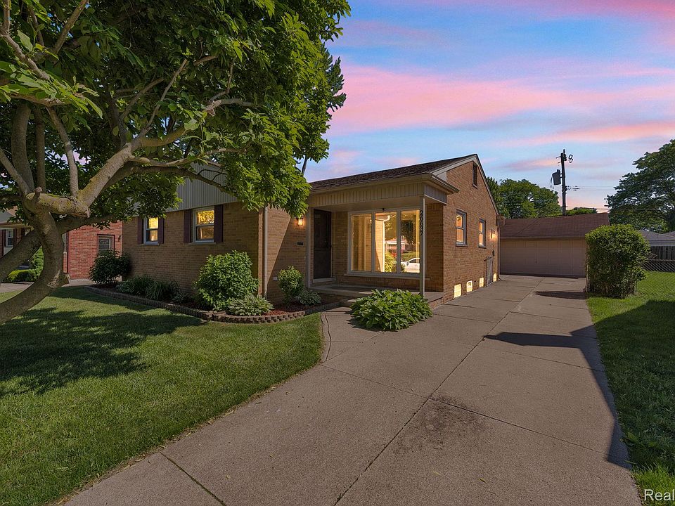 1st image of 26637 Clairview Dr