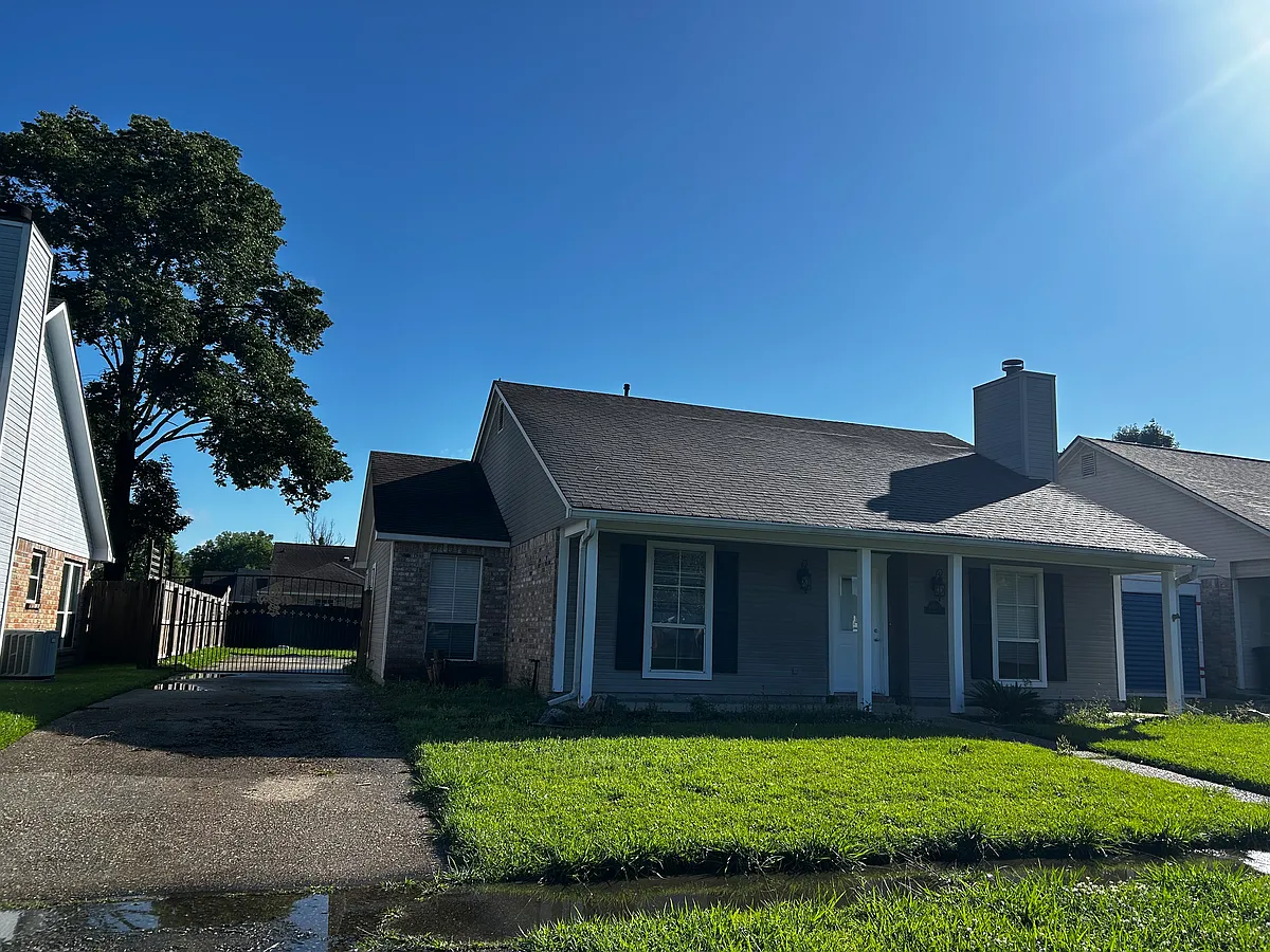 Building Photo - 13363 Parwood Ave