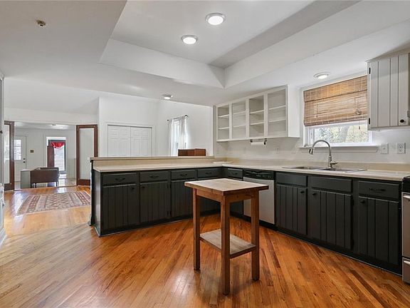 2nd image of 721 Mazant St