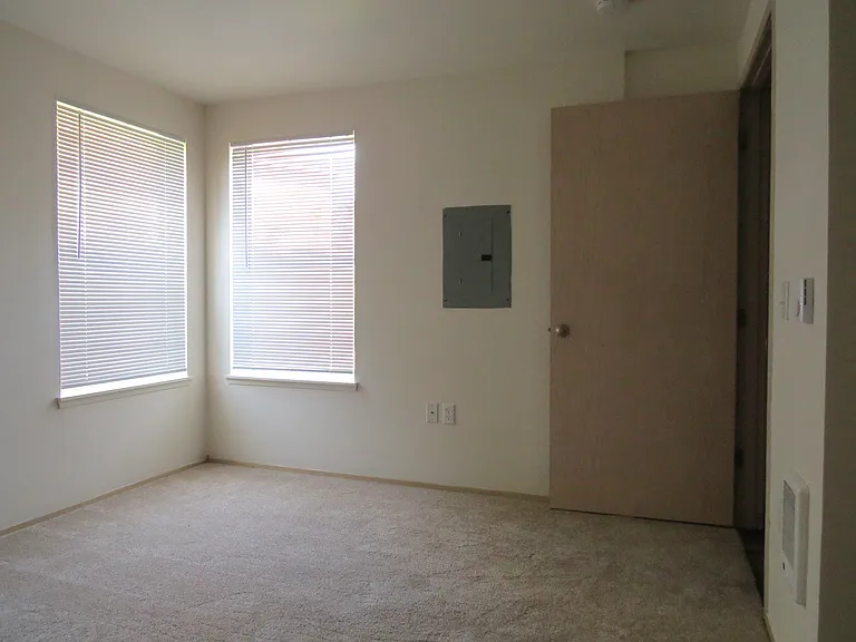 Chehalem Creek Apartments — Photo 9