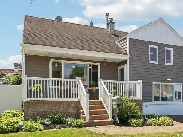53 Noble Street, North Babylon, NY 11703