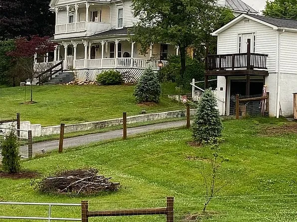 17 River Bend Rd, Mouth Of Wilson, VA 24363