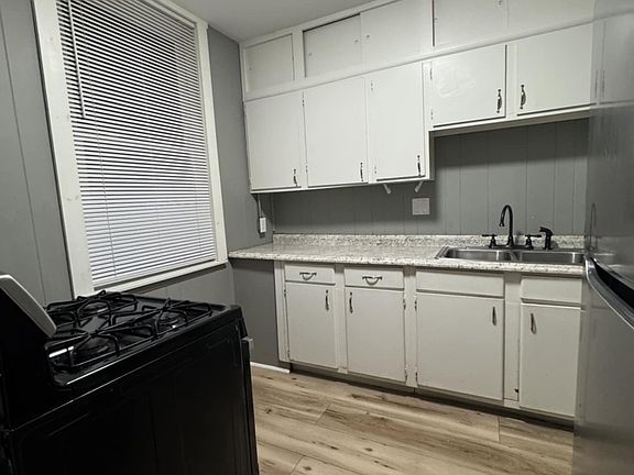 4th image of 213 W 2nd St #2