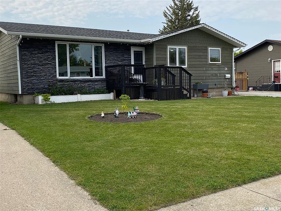 1st image of 38 Charleswood Cres
