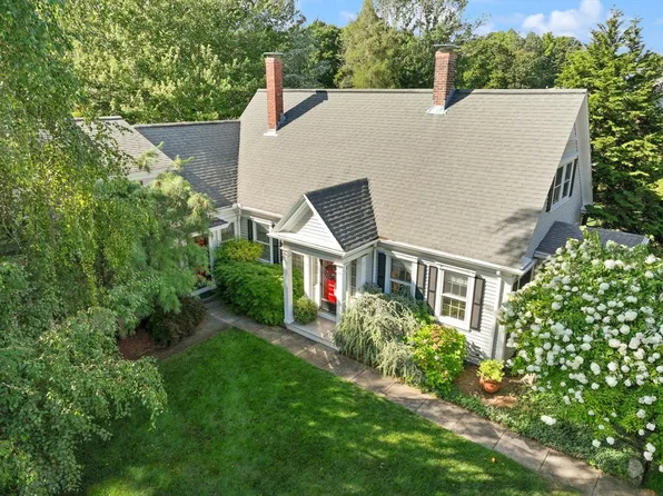 277 School St, Whitman, MA 02382