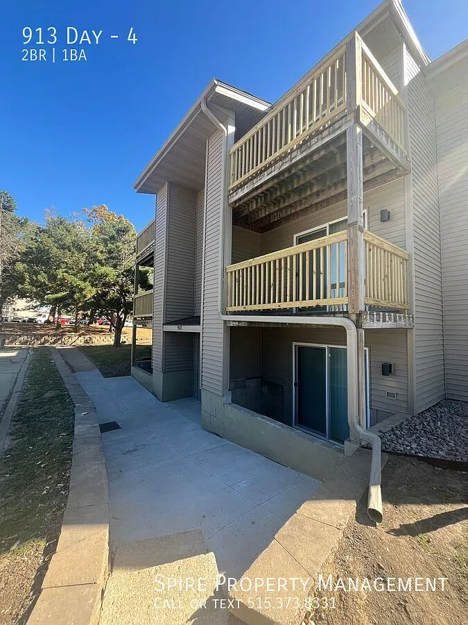 2 Bed Renovated Unit In Des Moines with No Steps! — Photo 1