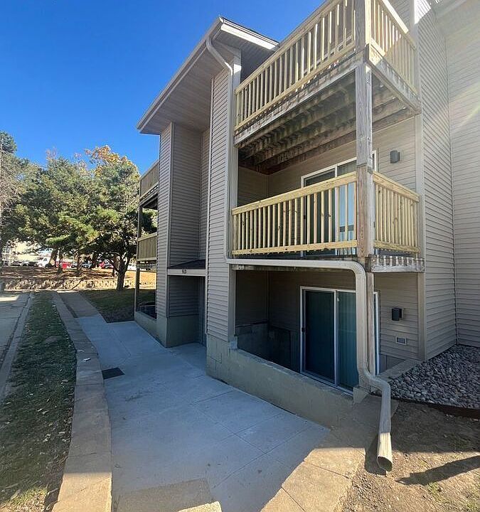 1st image of 913 Day St APT 4