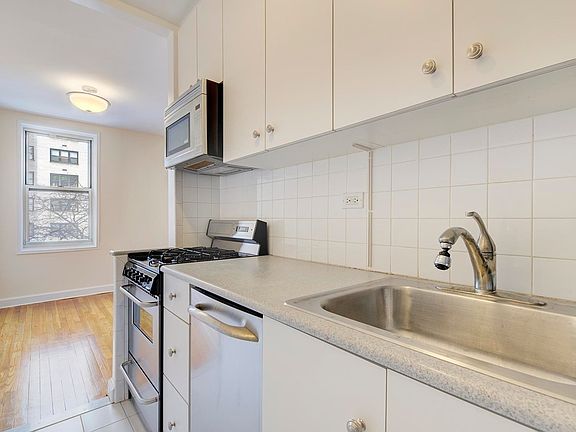 5th image of 200 E 17th St APT 3B