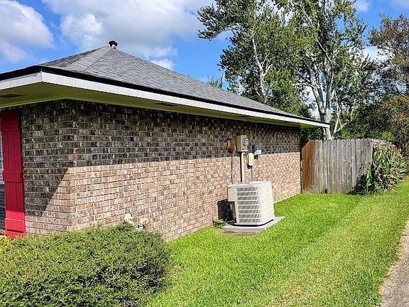 2nd image of 40110 La Rochelle Rd