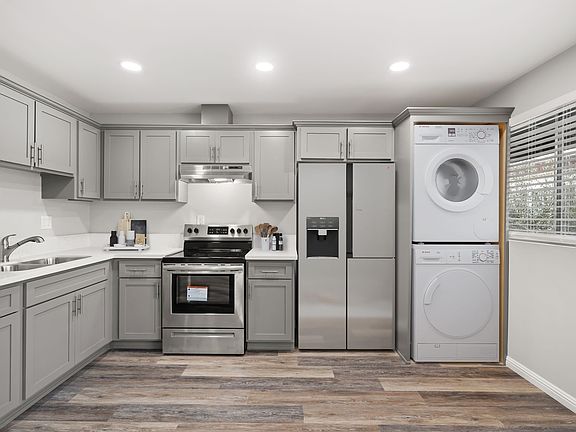 2nd image of 930 Roswell Ave APT 5