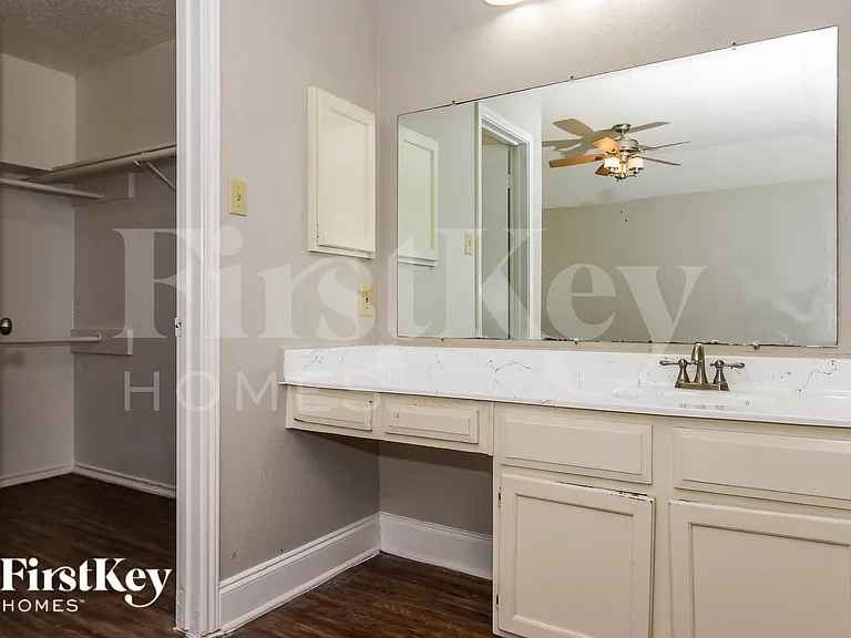 1007 Creighton Ct — Photo 12