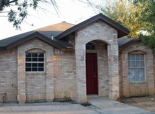 833 Prancer Rd, Laredo, TX 78045