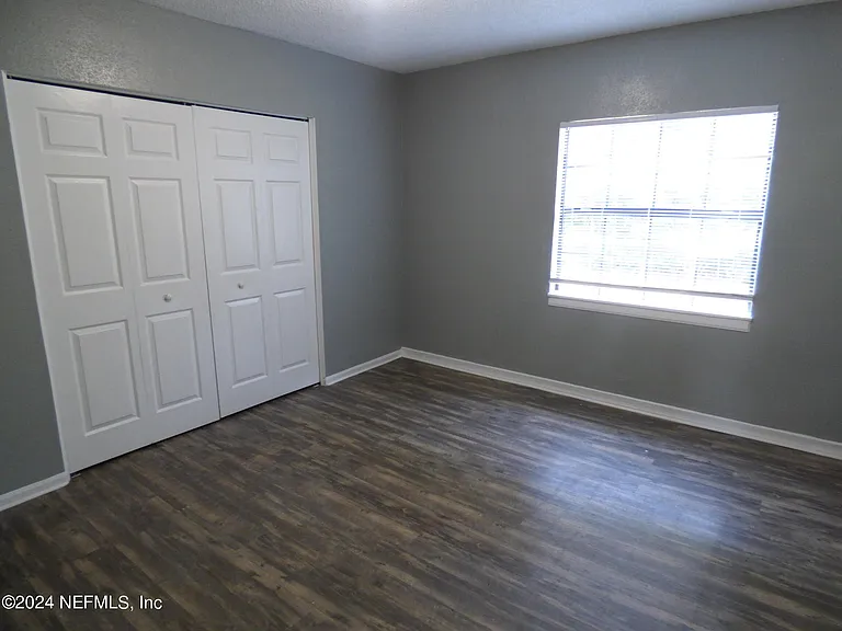 516 E 58th St — Photo 11