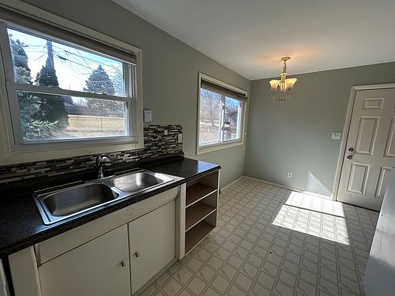 4th image of 1103 Beechwood Ave