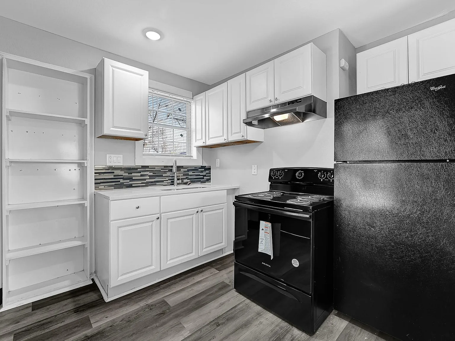 1 bed, 1.0 bath, 350 sqft, $750 — Photo 3