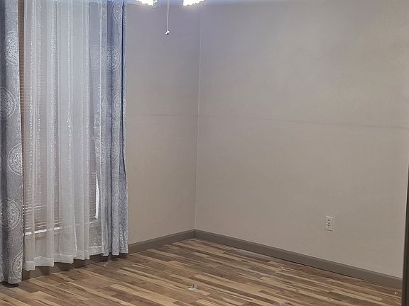 5th image of 5725 Benson Dr