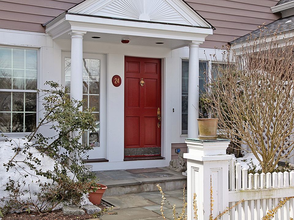 1st image of 24 Wyndham Close