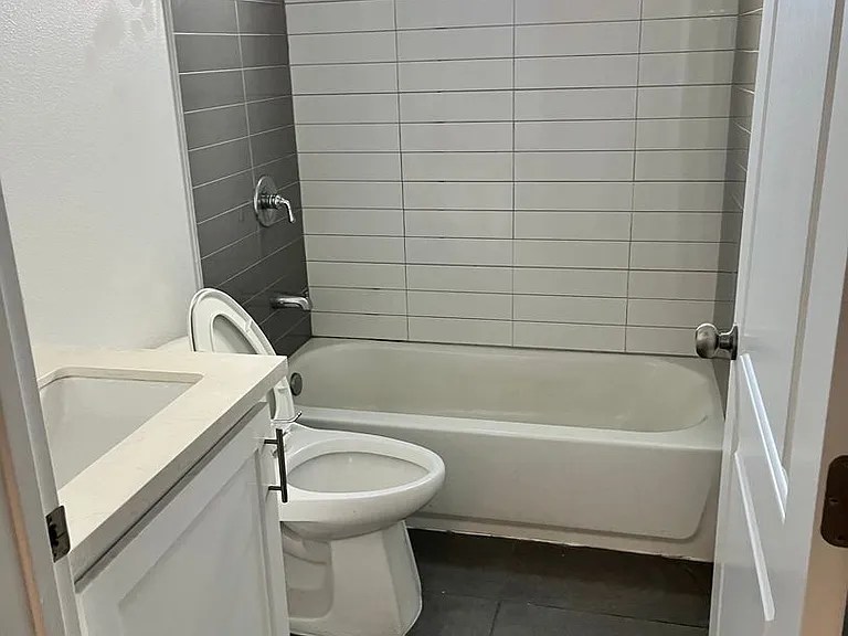 43(211) — Photo 10