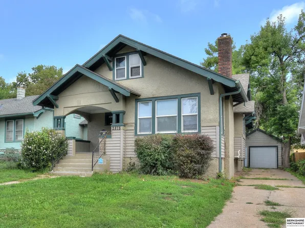2878 Newport Ave, Omaha, NE 68112