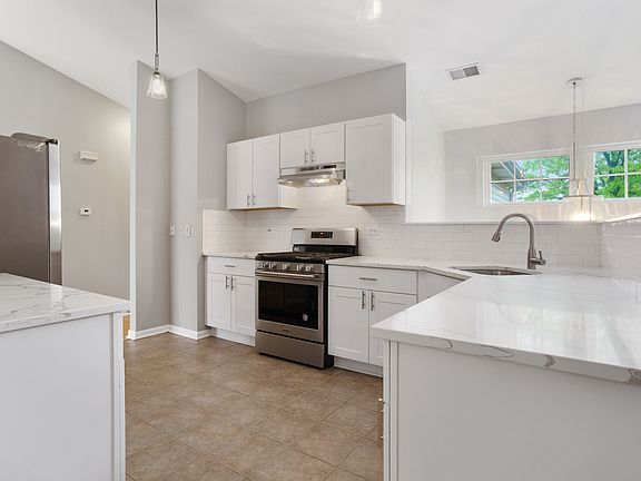 5th image of 42 Southwicke Dr Unit B