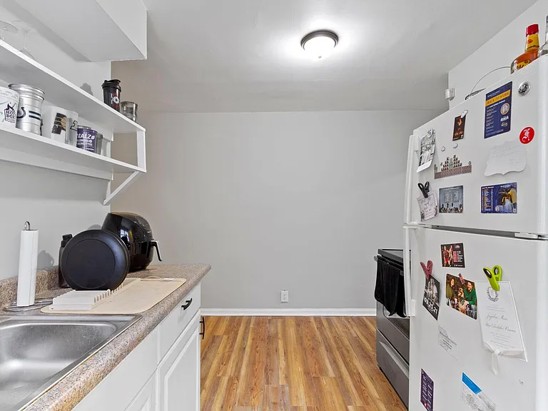 4354 Crittenden Ave — Photo 3