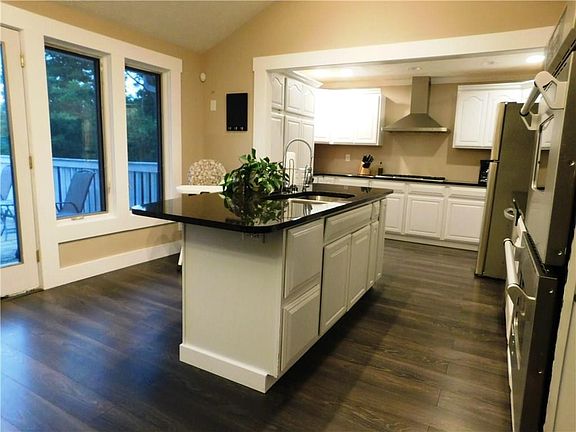 Breakfast bar center island