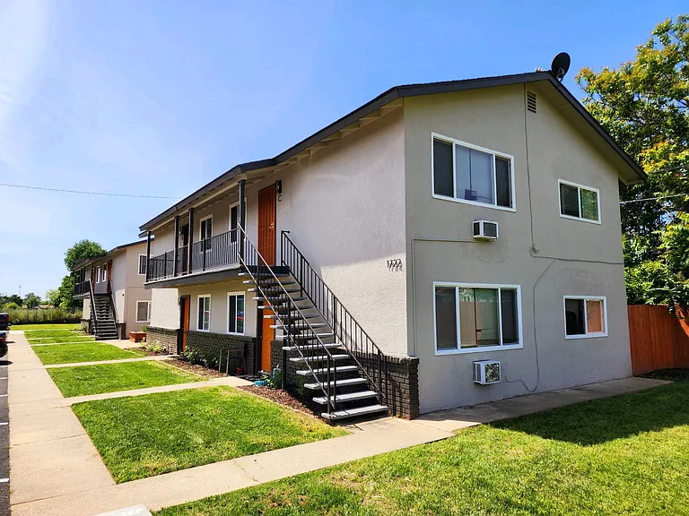 1722 Linda Ave E — Photo 18