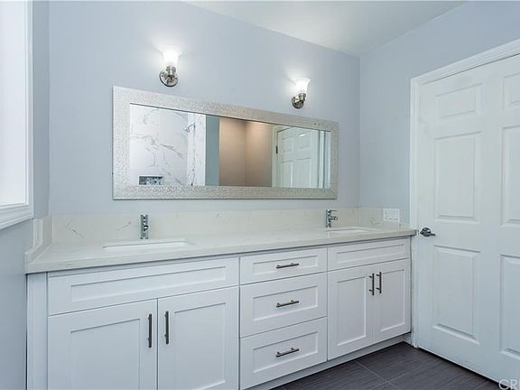 5th image of 7943 Woodlake Ave