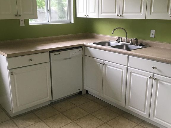 3rd image of 520 Saint Edward Ln