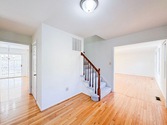 3rd image of 9309 Kilby Glen Dr