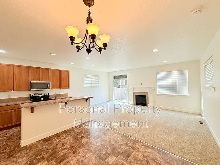 3326 NW 47th Dr — Photo 7