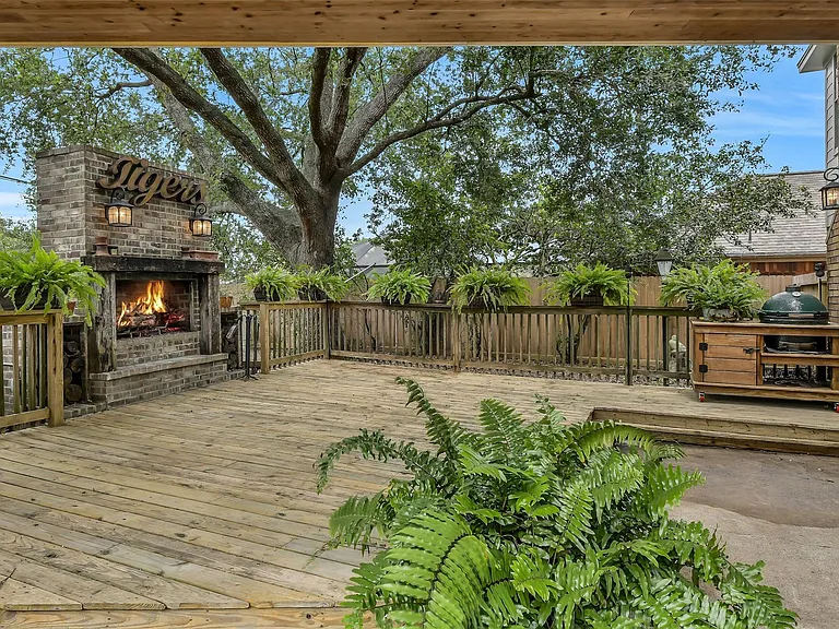 2111 Riverside Dr — Photo 27