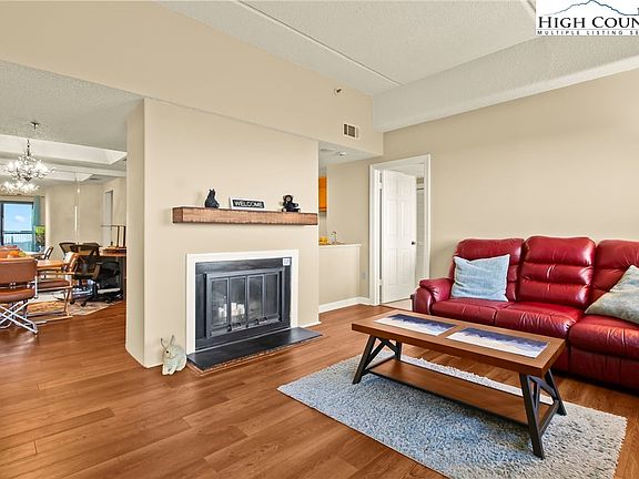 3rd image of 303 Sugar Top Drive #2204