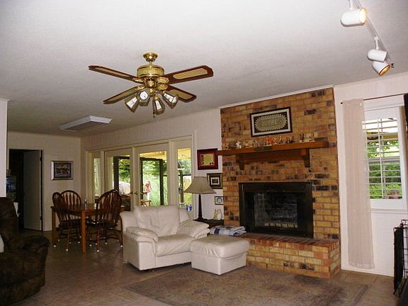 2nd image of 11 Red Oak Ln