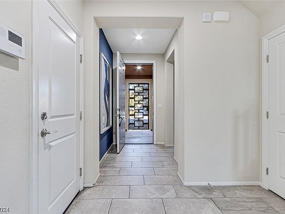 5th image of 1009 Old Creek Way