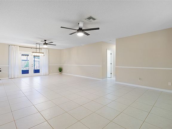 4th image of 426 18th Ave