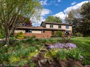 12910 Drury Ln, Plymouth, MI 48170