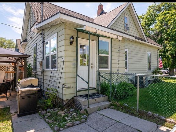 3rd image of 504 Woodford Ave
