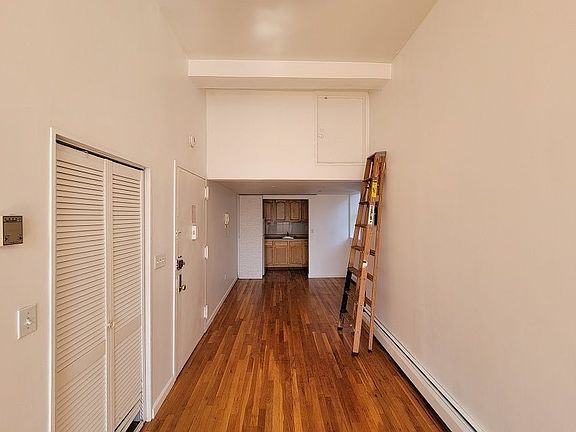 4th image of 165 Henry St APT 605