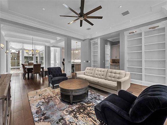 4th image of 639 N Park Ave