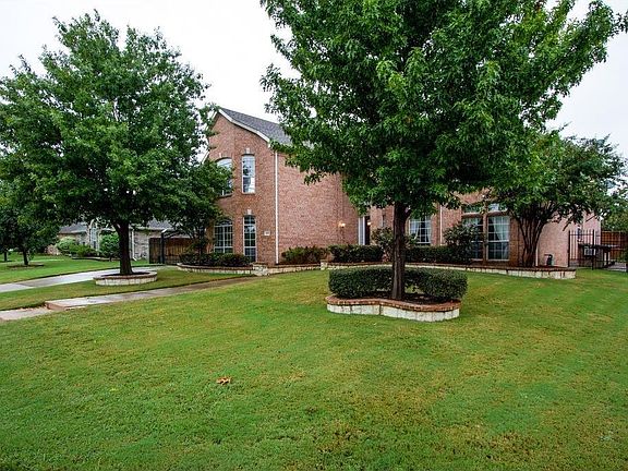 2nd image of 1400 Ector Dr