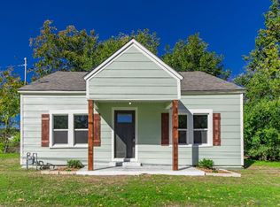 204 S Mill St, Bowie, TX 76230