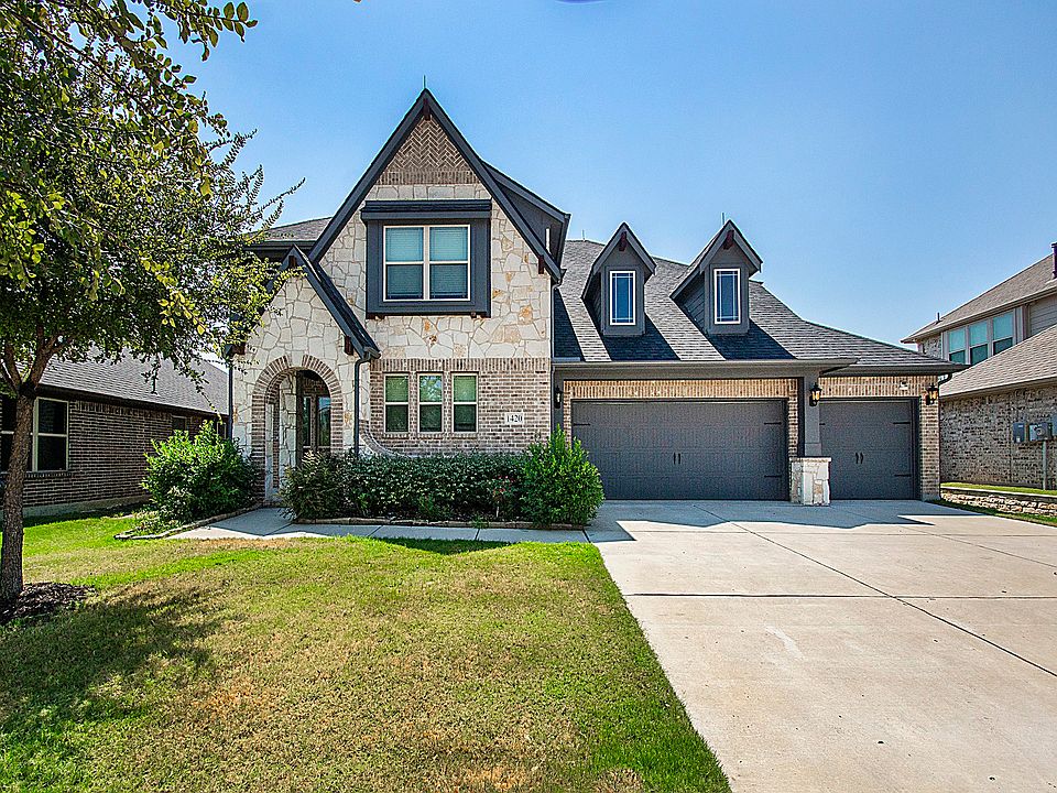 1st image of 1420 Stoneleigh Pl