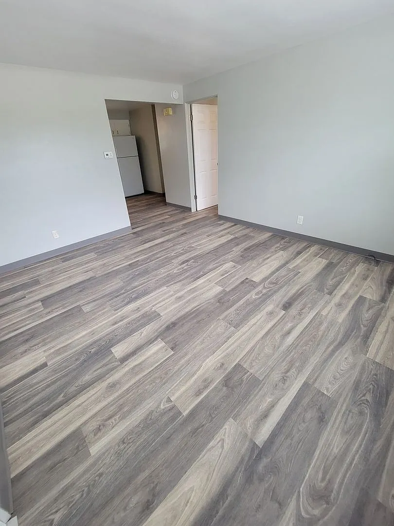 413 S Railroad St — Photo 1