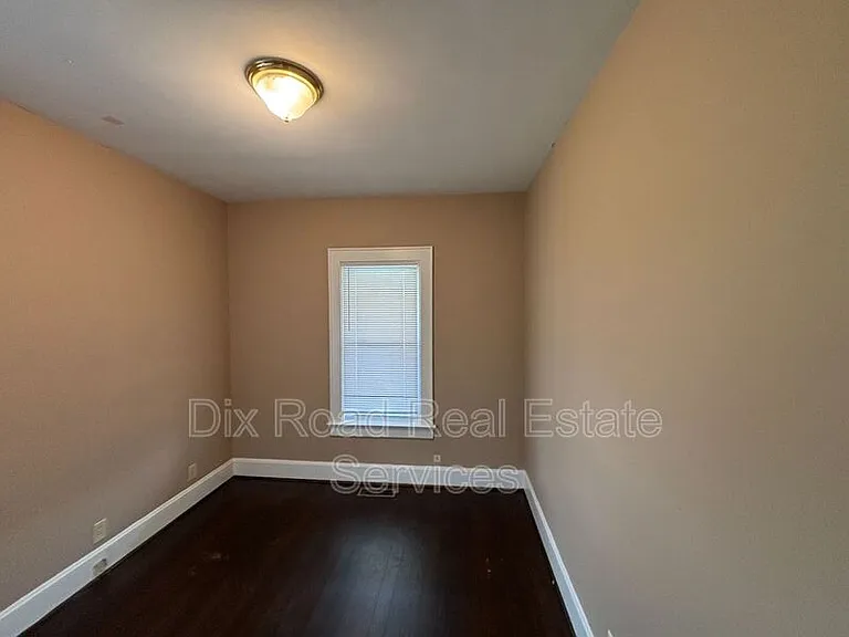 708 Webster Ave — Photo 16