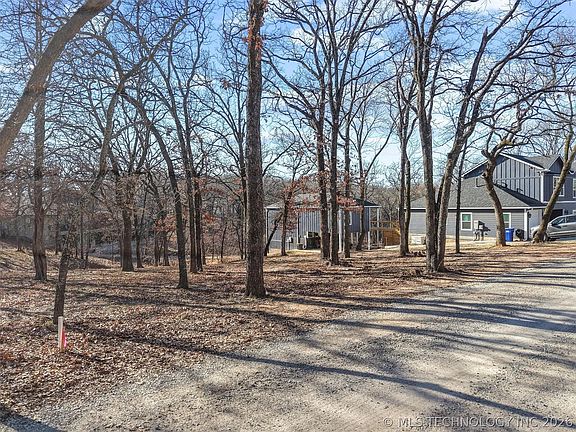 5th image of 59 Hickory St