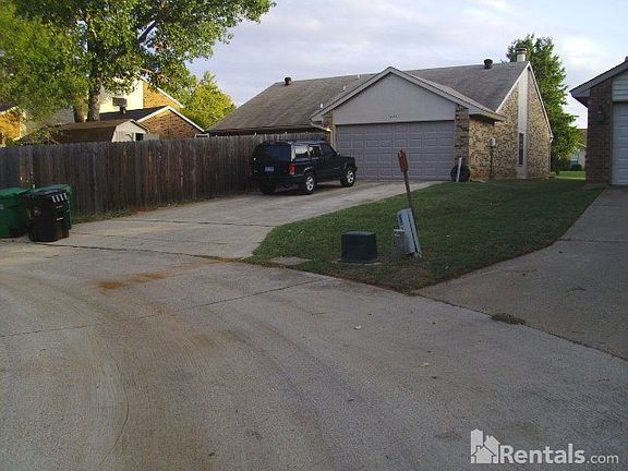 2nd image of 3024 Newcastle Ct
